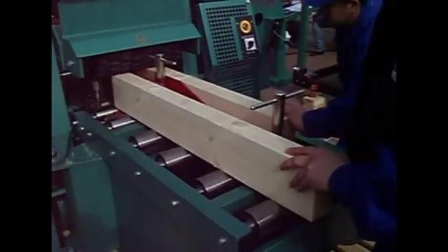 Двосторонній подавач для розпилювання ламелі на багатопильному рамному верстаті WRP-58 смотреть онлайн