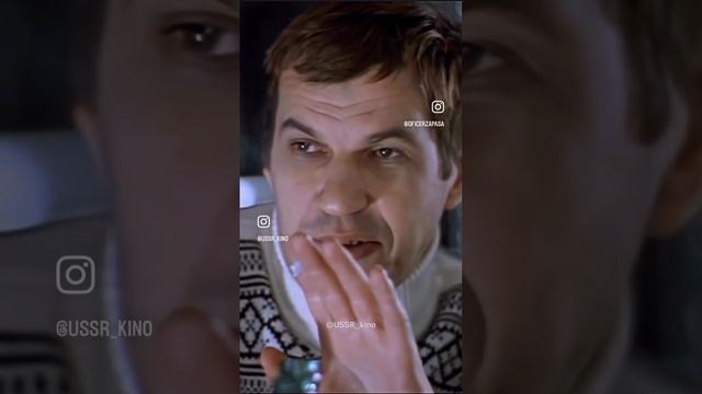 Сидим с бобром за столом)