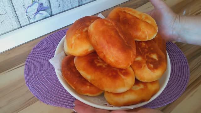 ПУХОВЫЕ ПИРОЖКИ ХОТЬ ЖАРЕНЫЕ ИЛИ В ДУХОВКЕ + СОЧНАЯ НАЧИНКА С СЕКРЕТОМ.