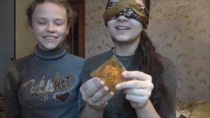 Сhallenge:Что в моих руках?//WHAT'S IN MY HANDS? Сhallenge//Kate Queen