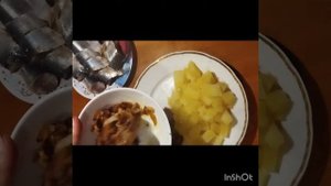 проще и вкуснее не бывает ,жаренный лук с беконом и картофелем