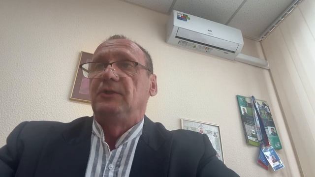 Изгнанный из "Единой России" депутат Вячеслав Дюков потребовал отставки мэра Красноярска Логинова