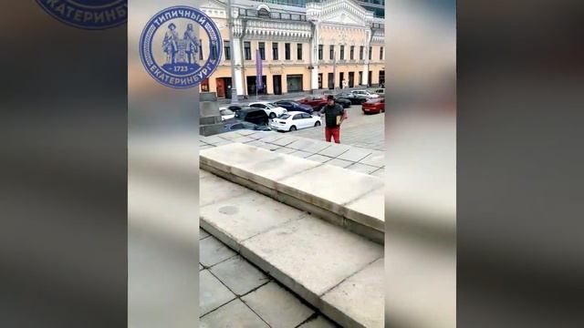 В Екатеринбурге женщина потребовала от губернатора Куйвашева связаться с инопланетянами