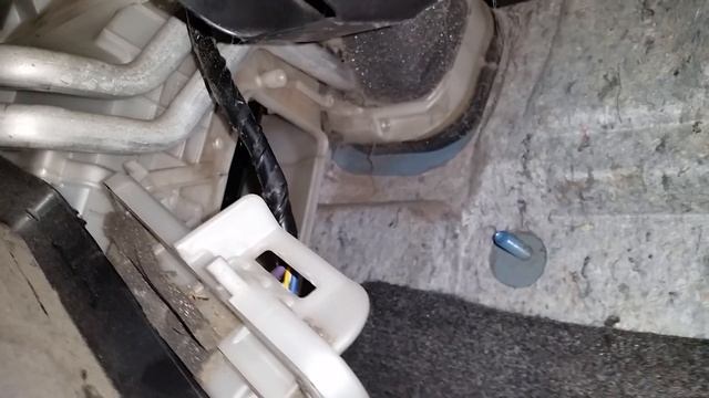 Como cambiar filtro de aire de la cabina de Mazda 3 2010 смотреть онлайн