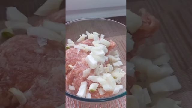 Чебуреки #shorts #чебурекирецепт #чебурекисмясом #чебурек #чебурекнакефире