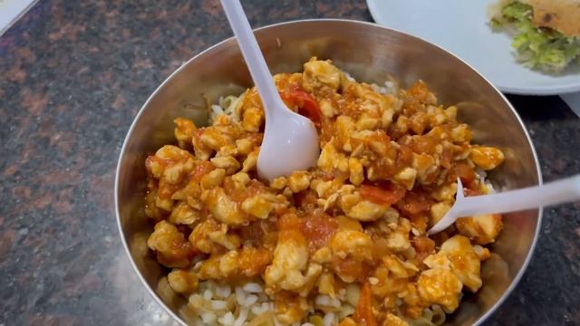 Best Egyptian Restaurant in UAE 🇦🇪 Dubai. Arabic Fatayer, Kushari & Falafel || Nadir Qureshi Vlogs смотреть онлайн