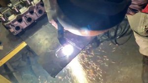 Работа плазморезом . Режим метал 10мм. Резка металла плазмой