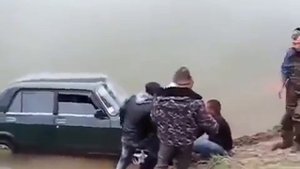 Смотреть прикол !!! Придурки утопили машину