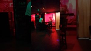 Вохидчони Кулоби дар кафе Планета