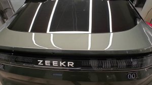 Zeekr 001, R22, оливковый кузов с мятным салоном, комплектация YOU