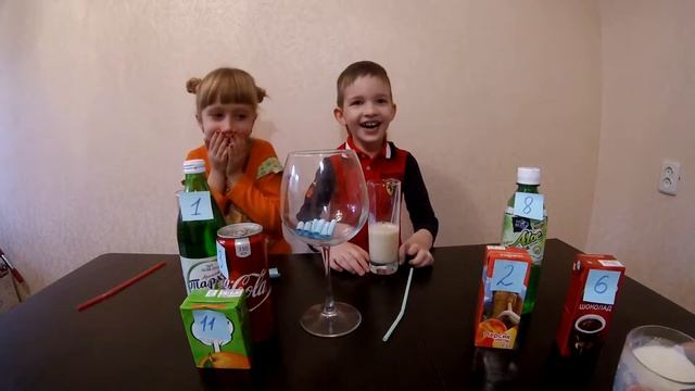 Коктейль ЧЕЛЛЕНДЖ. Фанта с молоком. Даня vs Диана/Cocktail Challenge. Fanta with milk. смотреть онлайн