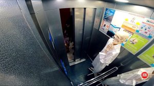Говорящий СКЕЛЕТ застрял В ЛИФТЕ пранк. Реакция на скелет Вджобыватели подстава.