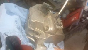 AntoxaGarag и Я у него в гостях ,  ремонт заднего супорта на сузуки бургман 650.