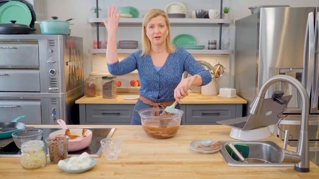 Professional Bakers Teach You How To Make BROWNIES! смотреть онлайн