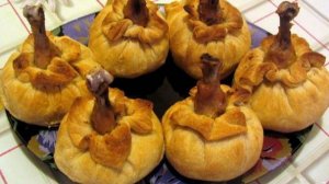 Куриные бедра в слоеном тесте