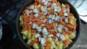 ГОТОВЛЮ С ЛЮБОВЬЮ. КУРИЦА ПОД ОВОЩНОЙ ШУБКОЙ...