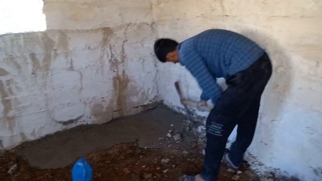 Cooperation of Sajjad and Parisa to draw cement for the house and ask for help from Agha Vahid