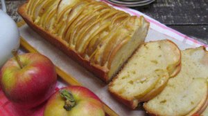 Яблочный кекс