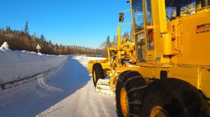 Сахалин.Грейдер KOMATSU на уборке снега
