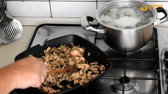 Tjestenina od špinata u umaku sa dimljenim lososom i šampinjonima смотреть онлайн