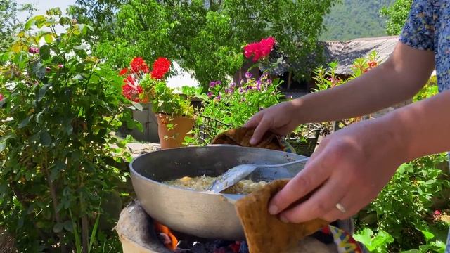 The Best Recipe For Cooking Rustic Pies From Beef Entrails! Life In The Village смотреть онлайн