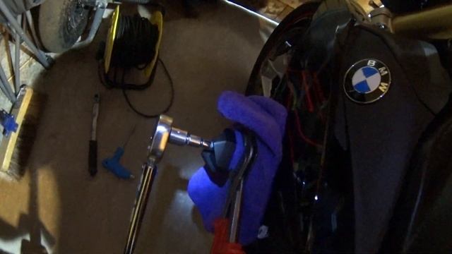 Unbelievable CRAP!! PUIG R12 frame sliders - S1000R Bolt Ons Part 3 смотреть онлайн