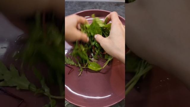 Этот теплый салат с нутом, картофелем и овощами нужно готовить зимой