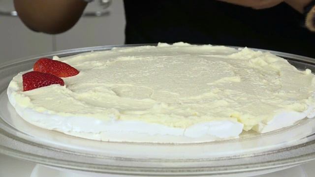 Triple layer Pavlova Recipe _ Pavlova with Berries смотреть онлайн