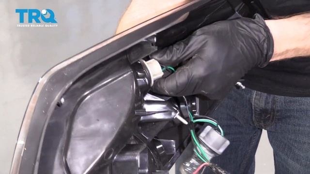 How to Replace Taillight Housing 07-12 Nissan Altima смотреть онлайн