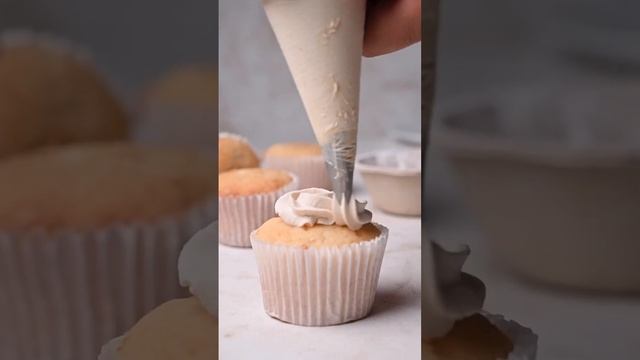 How to make cupcakes | Cupcakes decoration Ideas | Coffee cupcakes by Bakingo #shorts #cupcake смотреть онлайн