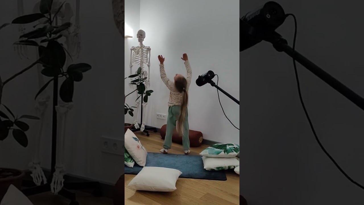 Как ВСТАТЬ НА МОСТИК стоя? У АЛИСЫ получилось!