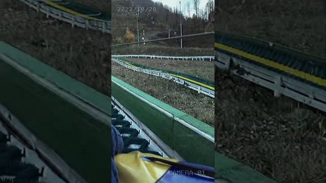 Спуск с горы на ватрушке смотреть онлайн