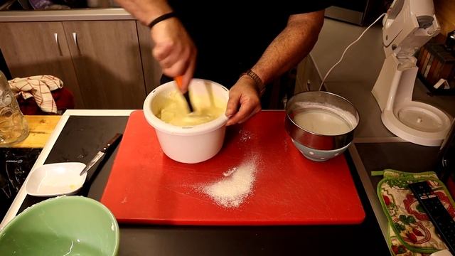 Εύκολα & Πεντανόστιμα Κοκάκια - Κοκ - Κωκ. Με Βελούδινη Κρέμα και σιροπιαστό παντεσπάνι. смотреть онлайн