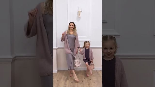 Какой образ выберешь ты? Изящный, красивый и легкий кардиган подойдет к любому образу смотреть онлайн