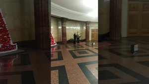 Музыка в метро. Курская. Перед новым годом