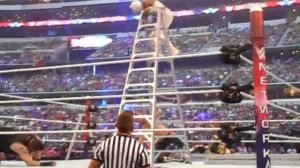 2016-04-03 WWE Wrestlemania 018 Sin Cara And Kevin Owens on the ladder