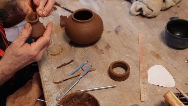 Чайник на гончарном круге. Часть вторая. Лепка. смотреть онлайн