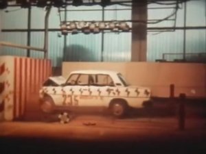 Краштест автомобиля ВАЗ-2105. СССР 1982год