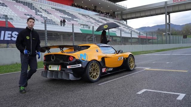 COLPITI DA UN URAGANO alla GARA della Lotus Cup - Mugello Gara 2 смотреть онлайн