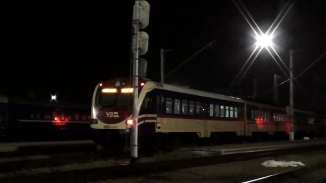 Прибытие электропоездов ЭПЛ2Т и ЭР2Т на конечную станцию смотреть онлайн