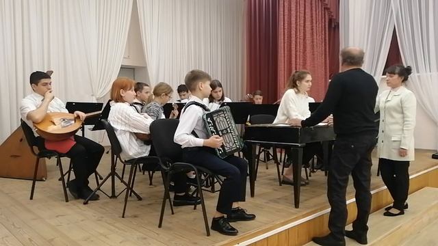 Урок:Работа над формированием художественно-образного мышления в классе коллективного музицирования