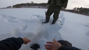 РЫБАЛКА НА ЖЕРЛИЦЫ ПРИ ШТОРМОВОМ ВЕТРЕ.НАШЛИ УКРЫТИЕ ОТ ПУРГИ.