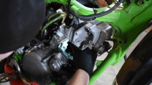 Kawasaki Kx125 top end rebuild (part 2)