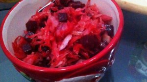 Салат из квашенной капусты и свеклы