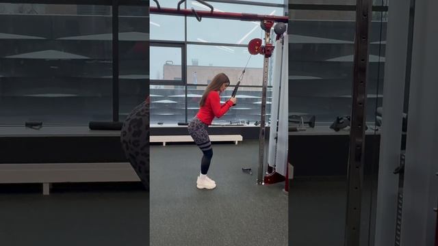 Разгибание рук на блоке