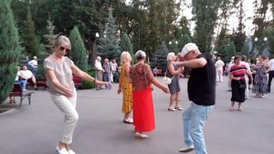 НЕ БЫЛО У НАС БЕДЫ, НЕ БЫЛО ПЕЧАЛИ! ТАНЦЫ В ПАРКЕ ГОРЬКОГО ХАРЬКОВ