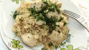 Бурый рис с мясом птицы
