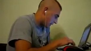 Угашенный парень ругается со своей телкой