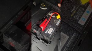 Завожу Тугеллу с бустера. Аккумулятор в ноль. Первый пуск джили после мороза с пускового устройства