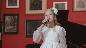 "Эти летние дожди" исполняет Вера Тиханова
Стихи Семёна Кирсанова, музыка Марка Минкова